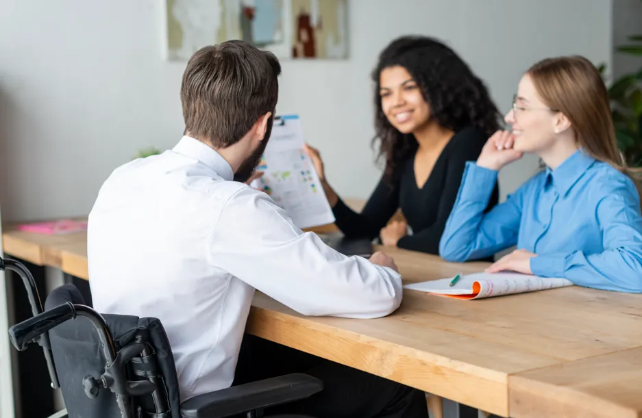 O plano de saúde PME tem como objetivo garantir assistência médica e hospitalar a quem faz parte da empresa, reforçando o compromisso da gestão com o bem-estar e a qualidade de vida da equipe.